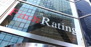 Ce înseamnă ratingul Fitch pentru România: BBB−, ultima treaptă înainte de „junk” — și o retrogradare evitată la limită