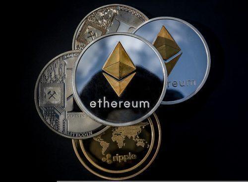 Ethereum rămâne sub presiune în zona de 2.000 de dolari, pe fondul ieșirilor din ETF-uri și al prudenței Fed