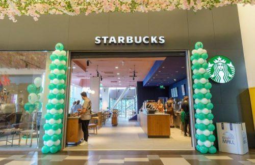 Starbucks înregistrează un trimestru puternic: venituri de $9,5 miliarde, vânzări comparabile +6,2% și ghidaj ridicat — acțiunea urcă 5% după închidere