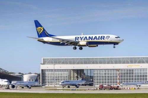 Românilor le place să călătorească cu Ryanair, dar rezultatele arată că zborurile ieftine au ajuns să coste compania: profitul s-a prăbușit cu 34%