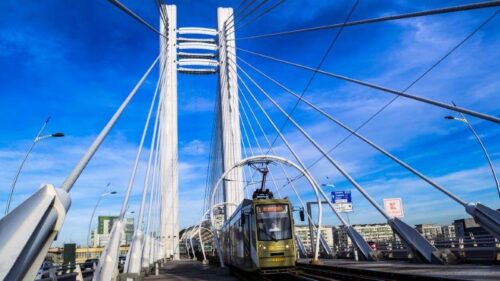 Economia României intră în zona de risc: PIB-ul scade, iar inflația sare din nou de 10%