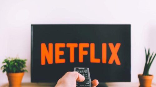 Rezultate trimestriale companii SUA: Netflix, gigantul streamingului raportează venituri record de 12,25 miliarde USD și un profit dublat, dar acțiunea pierde peste 9% în post-market