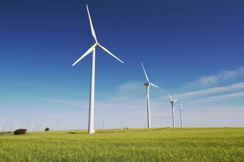 OMV Petrom accelerează investițiile în energie verde: trei proiecte eoliene de 300 MW intră în execuție