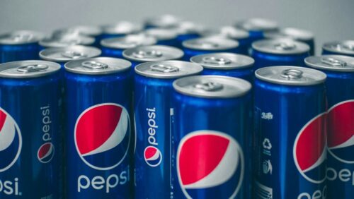 PepsiCo depășește așteptările în T1 2026: Venituri de 19,44 miliarde dolari, EPS core de 1,61 dolari și reconfirmarea ghidajului anual împing acțiunea în teritoriu pozitiv