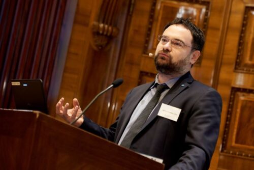 Asociația CFA România: Listarea pachetelor minoritare din companiile de stat poate genera beneficii concrete pentru economie