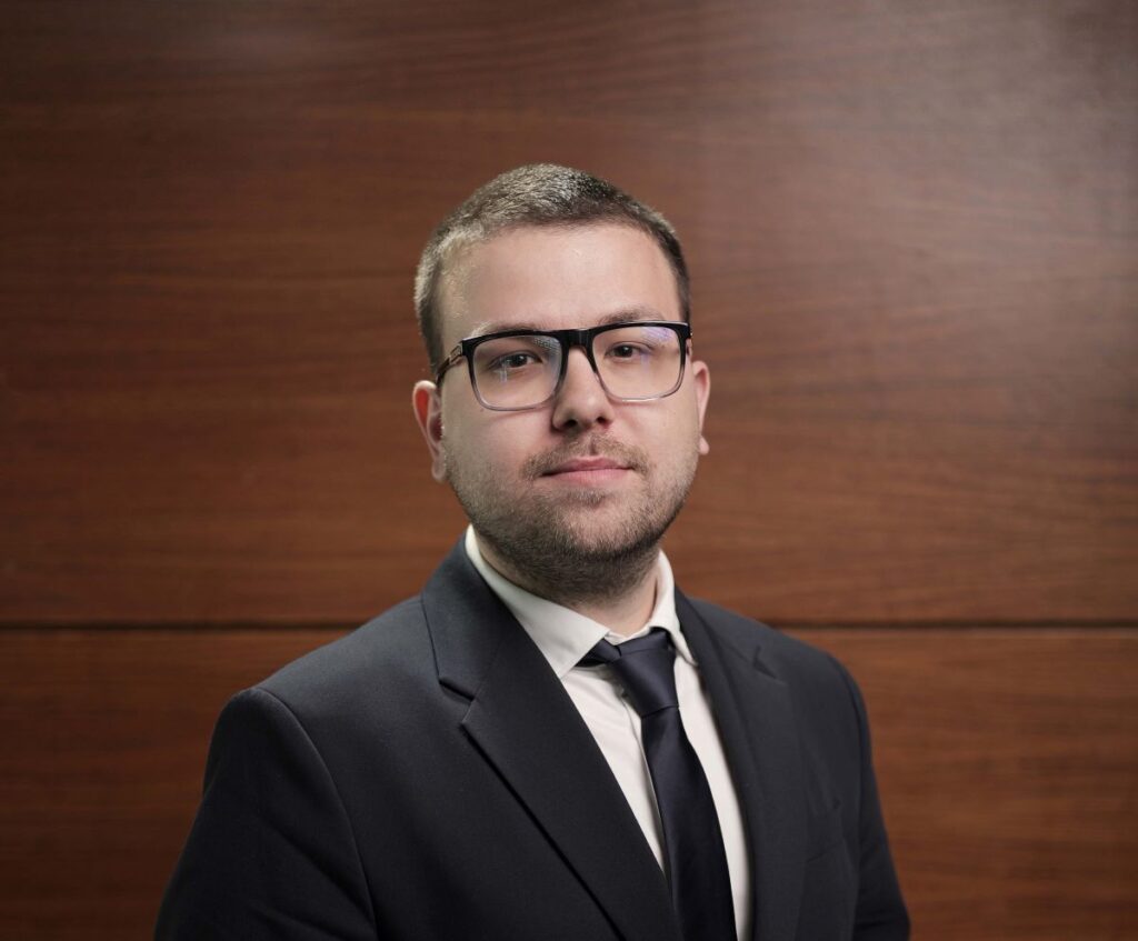 Piața devine mai selectivă după valul de entuziasm pentru AI: Ce ar trebui să urmărească investitorii români pe burse?