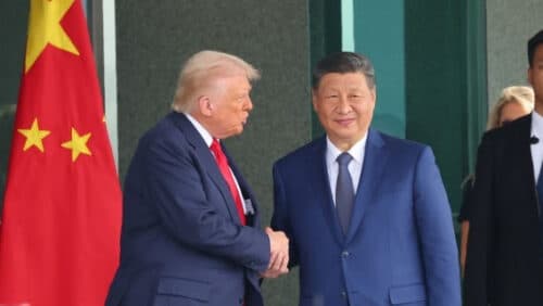 Petrolul și metalele industriale, între geopolitică și încetinirea cererii globale. Piața așteaptă întâlnirea Trump–Xi