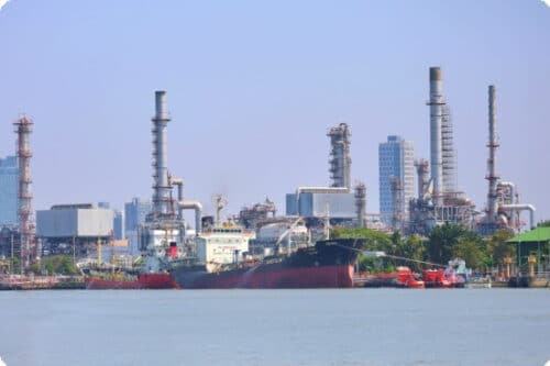 De ce s-au prăbușit prețurile petrolului, în ciuda riscurilor geopolitice încă prezente