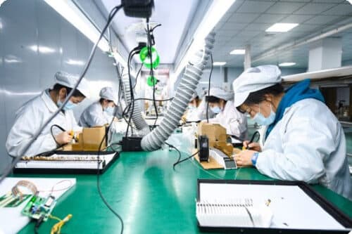 PMI-ul Chinei revine ușor peste pragul de expansiune, dar economia rămâne vulnerabilă la o încetinire în trimestrul al doilea