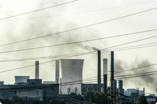 Industria românească rămâne sub presiune: producția a scăzut cu 3,5% în primul semestru. Revenirea este așteptată abia din 2027